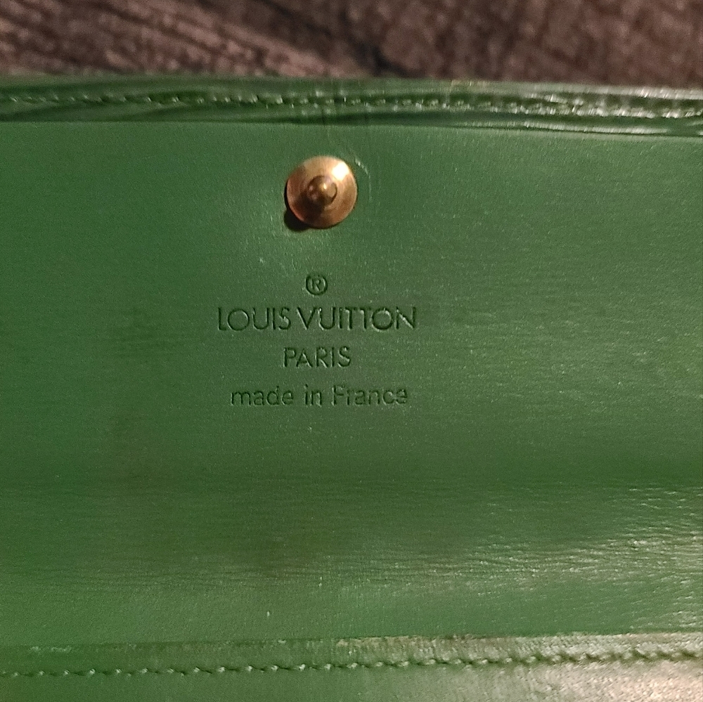 Louis Vuitton | Epi Keyholder - Picture 5 of 7